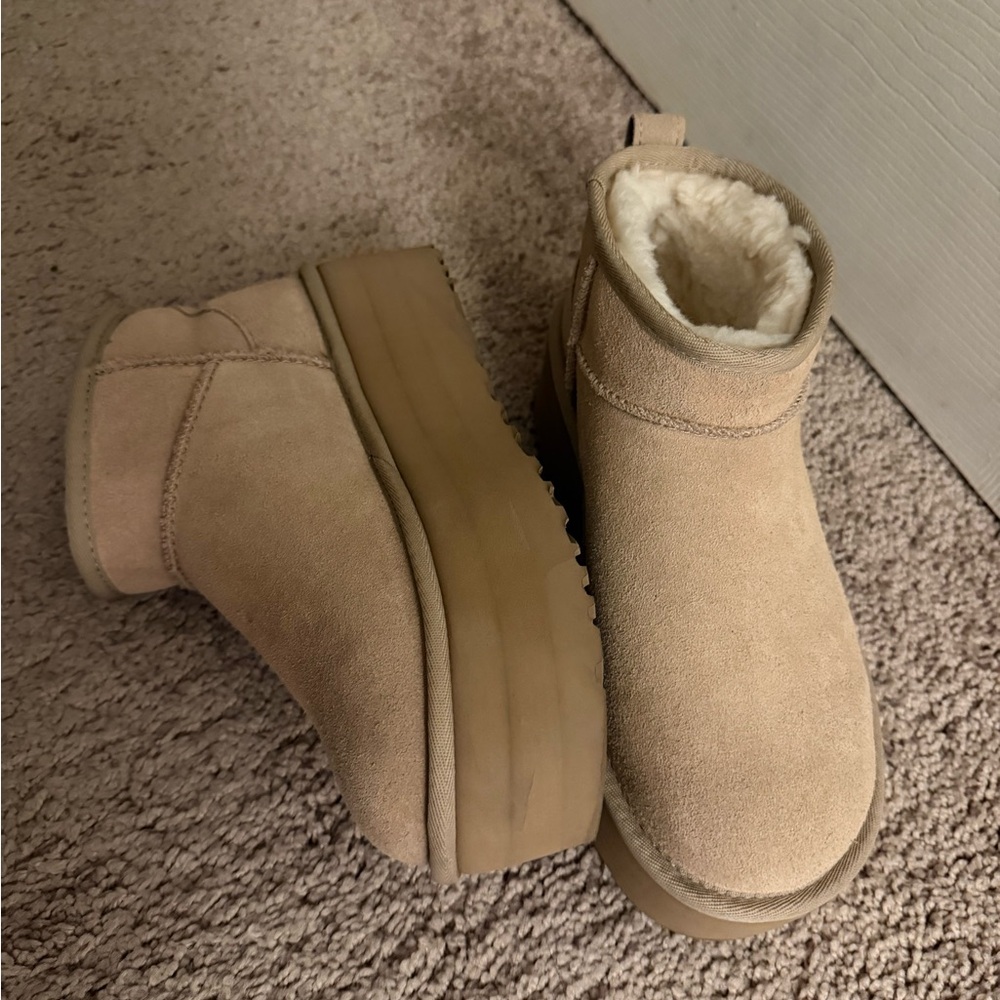 Tan UGG Classic Ultra Mini II boots Size 6 #shearling #boots